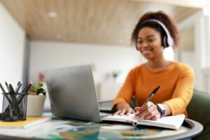 black_woman_sitting_at_desk_using_computer