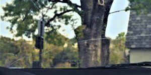 cracked-windshield