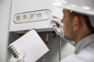 Pi7_Image_worker-repairing-water-heater5